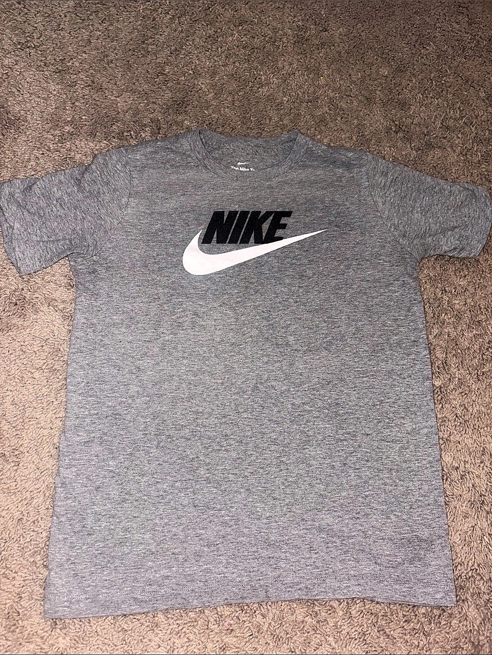 Nike The Nike Tee Graphic T-Shirt Gray